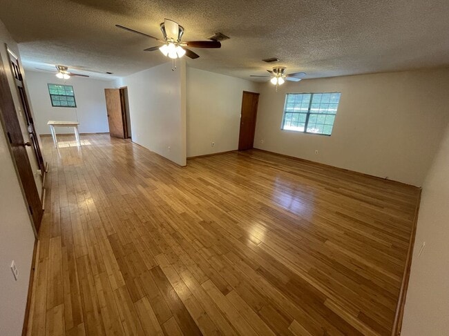 Building Photo - 3881 Strawberry Plains Rd