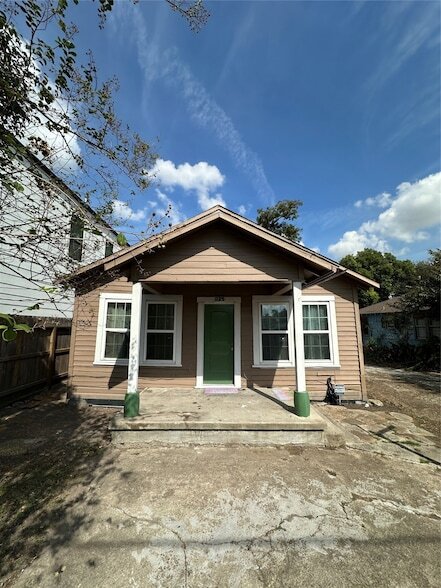 Foto principal - 1125 E 27th St