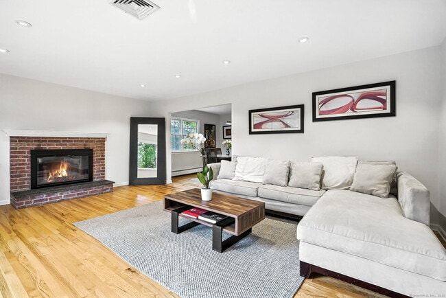 Building Photo - 163 MacGregor Dr