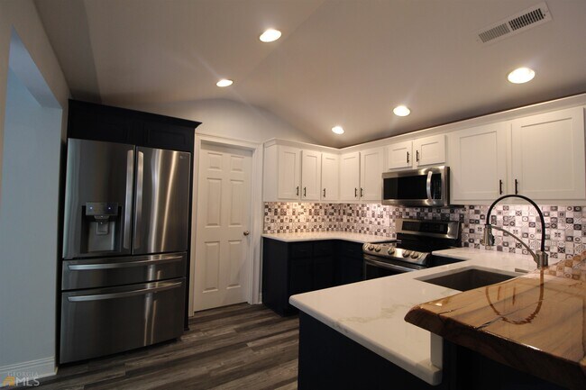 Foto del edificio - 364 Acorn Rd SE