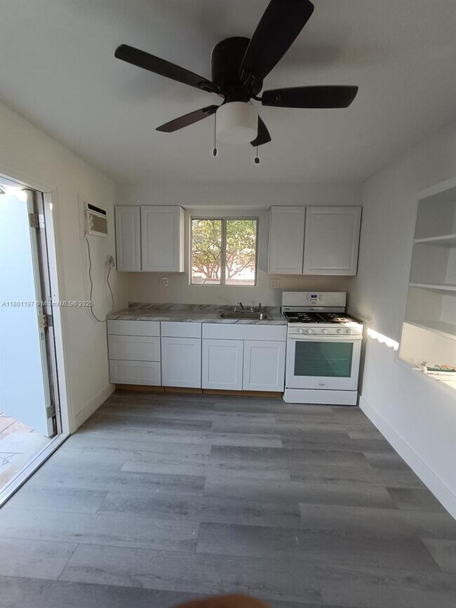 Foto del edificio - 1857 SW 4th St