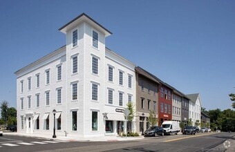 Building Photo - 15 Corbin Dr