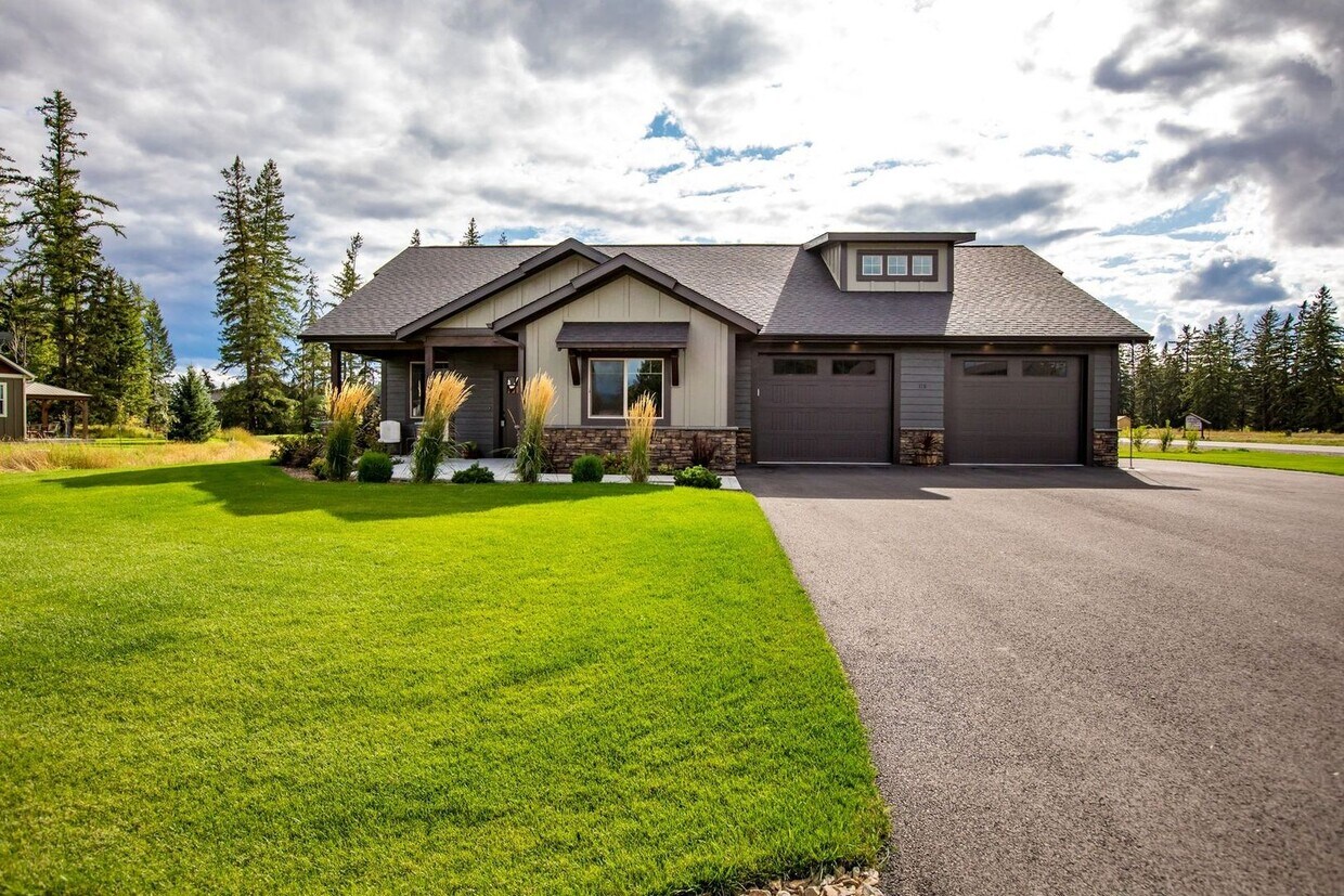 Primary Photo - Glacier Ranch Home Available August 1