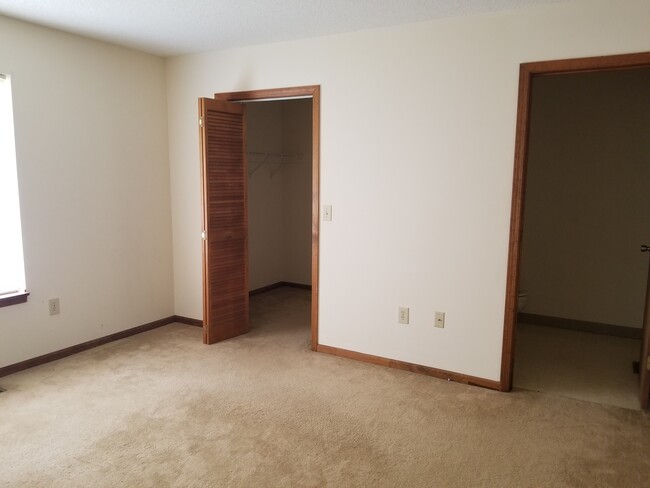 Master Bedroom - 1622 Davis Creek Rd