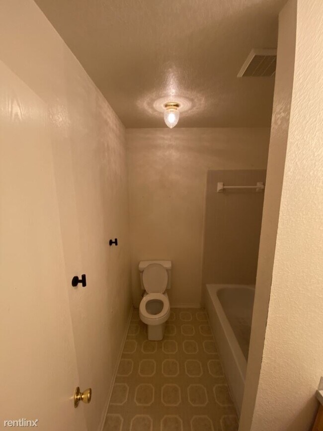 Foto del edificio - 2 br, 1.5 bath Townhome - 4304 Deek Dr A