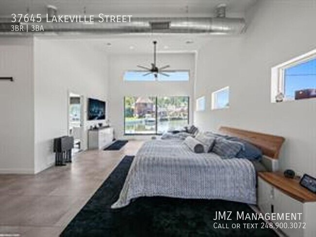 Building Photo - 37645 Lakeville St