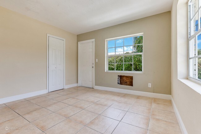 Foto del interior - 1239 NE 110th St
