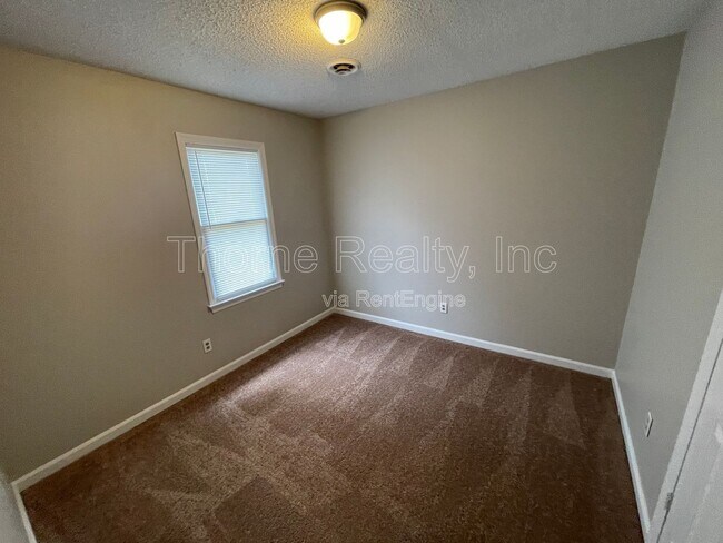 Foto del edificio - 406 E Northern Blvd