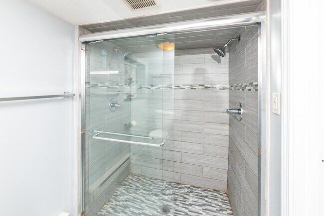 Building Photo - 1 bedroom in Chicago IL 60618