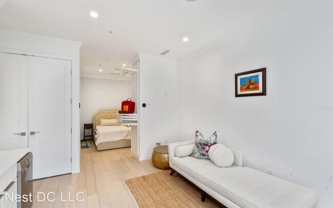 Foto del edificio - Studio, 1 bath House - 3527 14th St NW Unit 1
