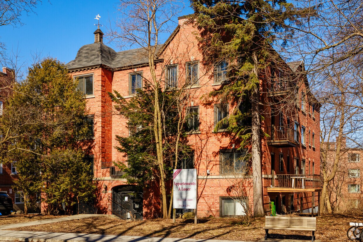 Primary Photo - 3315 Av Ridgewood