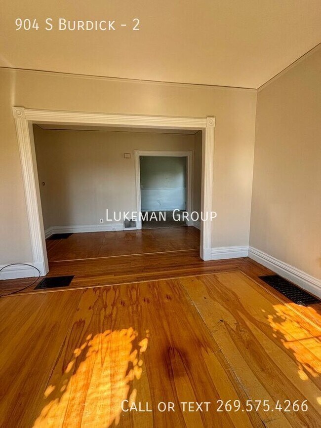 Foto del edificio - 904 S Burdick-2