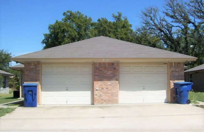 Building Photo - 1002 W Avenue B