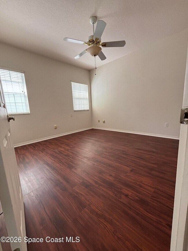 Building Photo - 940 S Fork Cir