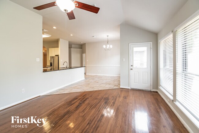 Foto del edificio - 3111 Bay Spring Dr