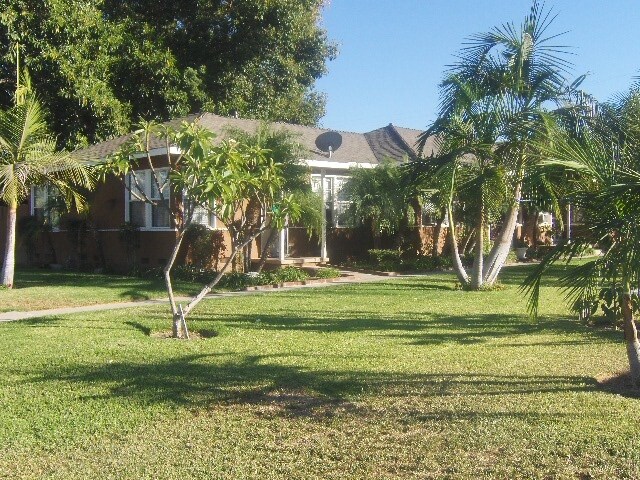 Foto principal - 1912-1922 W Valencia Dr
