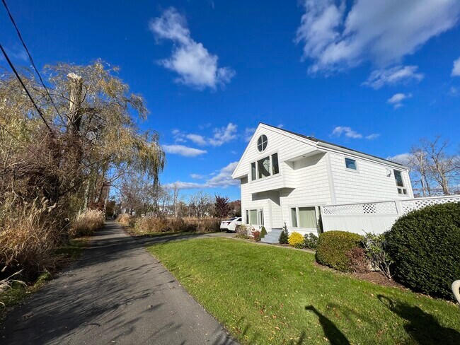 Foto del edificio - 17 Meadow Ln