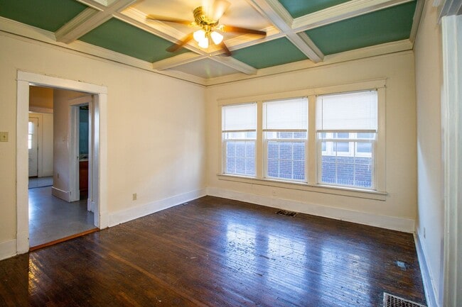 Building Photo - 1107-1109 E Walnut