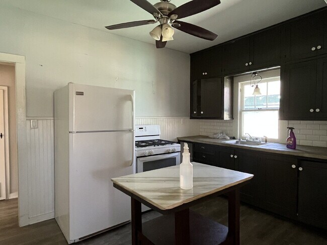 Foto del edificio - 1 Bedroom for Lease