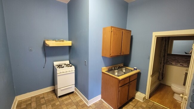 Building Photo - 410 7th St