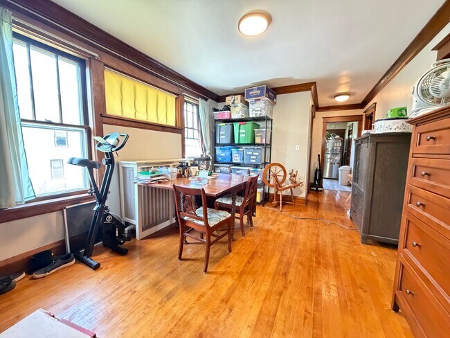Foto del edificio - 523 E 6th St