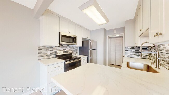 Building Photo - 3 br, 1.5 bath House - 715 W Fremont Ave