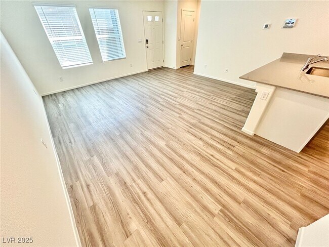 Building Photo - 9916 Bumblebee Hls St