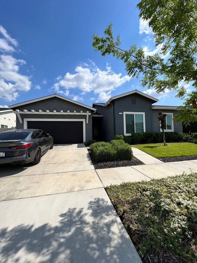 Photo - 2474 Bastidas Dr House