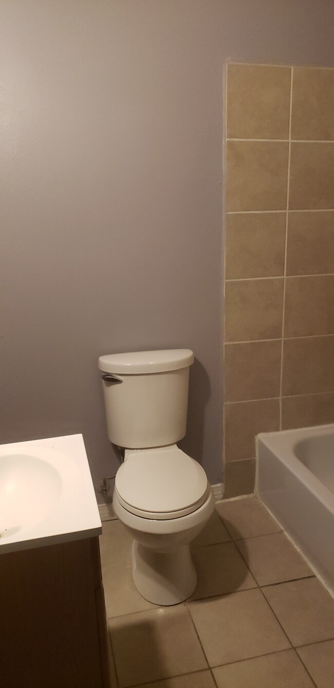 Bathroom - 2128 Terpsichore St
