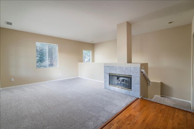 Building Photo - IMMACULATE 2+2 VALENCIA TOWNHOME!