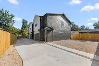 Building Photo - 4611 Dewberry St