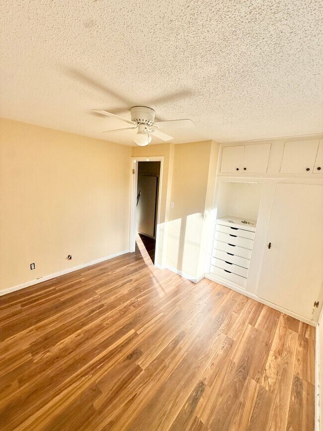 Building Photo - Home for rent on Union with Oversized Gara...
