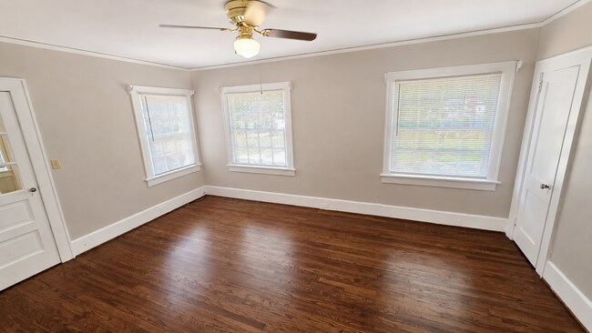 Foto del edificio - 2 Story Cloverdale Historic Duplex