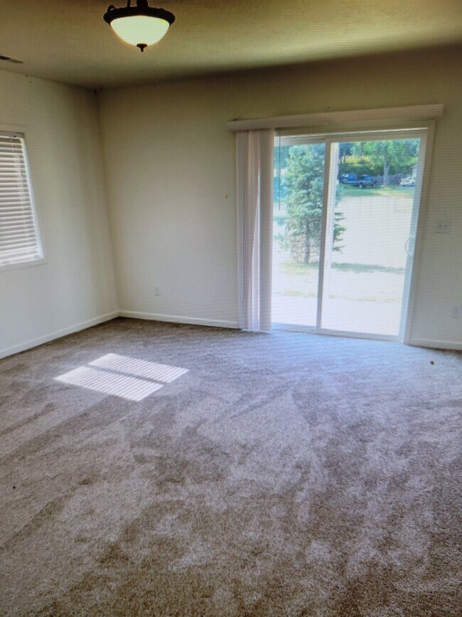 Building Photo - 1804 Red Bertrand Ct