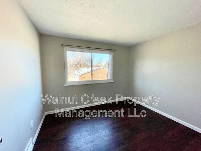 Foto del edificio - 216 Moore Rd
