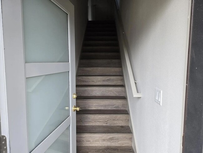 Building Photo - YECK-683