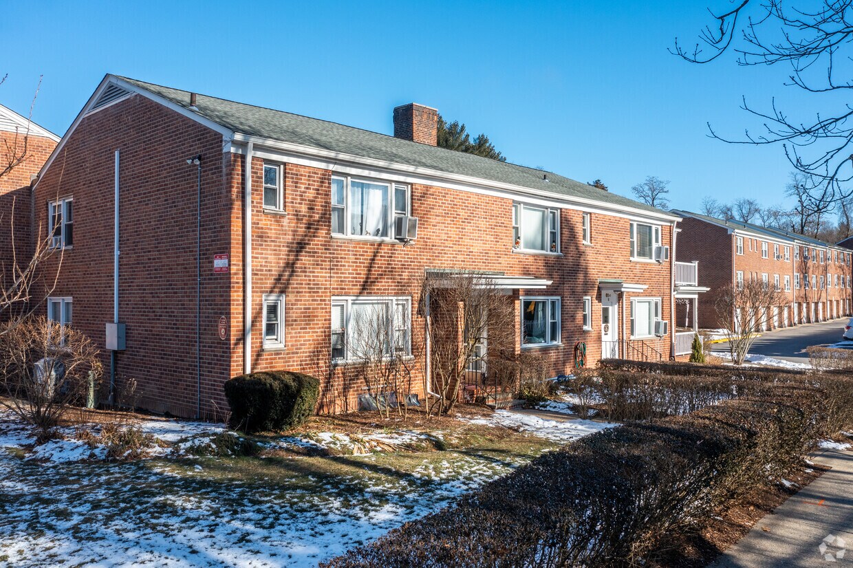 Primary Photo - 35-69 Carpenter Ave