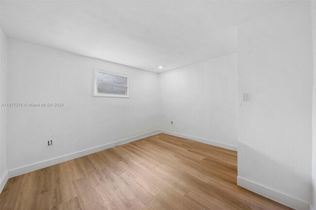 Building Photo - 361 E 39th St