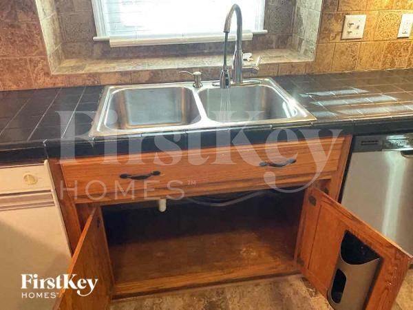 Foto del edificio - 5812 Ashley Dr