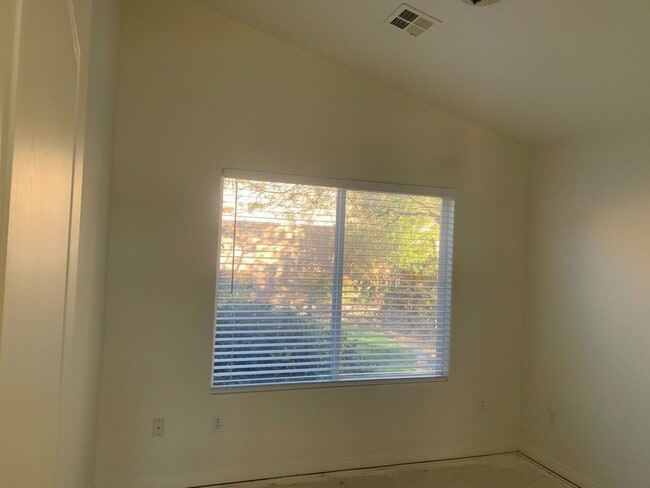 Foto del edificio - 3 Bedroom 2 bath home located near Red Cli...