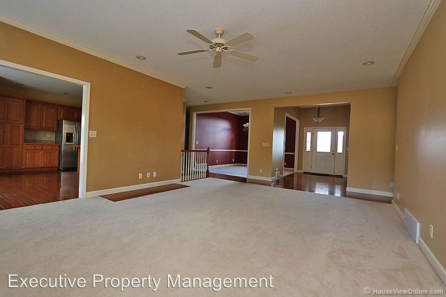 Building Photo - 2162 Sussex Dr