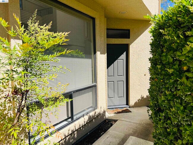 Foto del edificio - 3089 Lakemont Dr