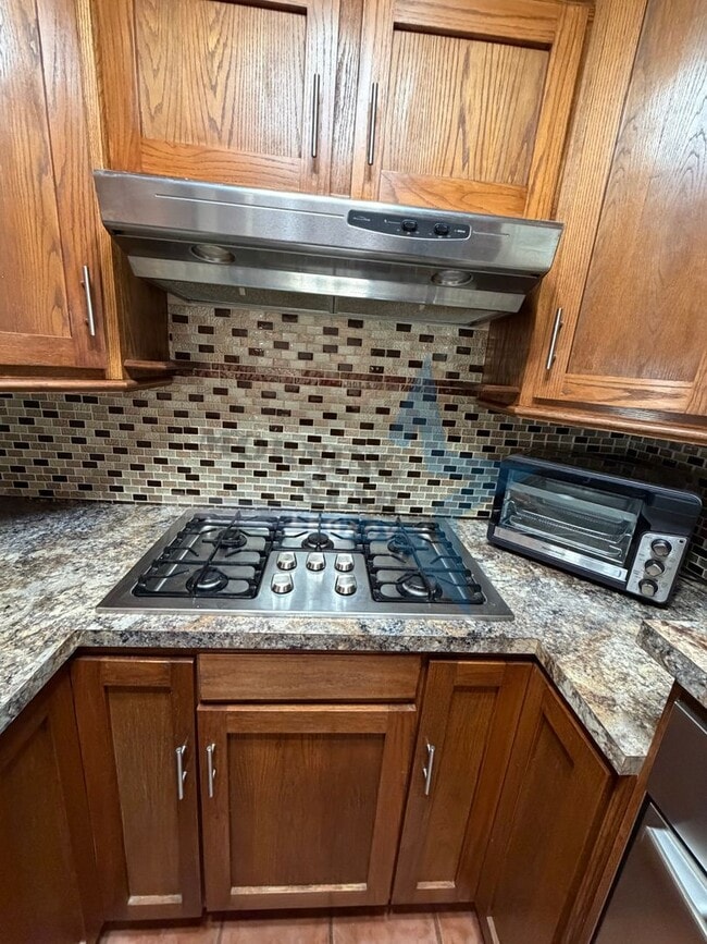 Building Photo - 3 Bedroom 2 Bathroom House with large backyard and Bonus room!