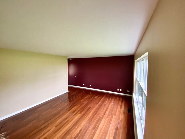 Foto del edificio - 913 Village Ct