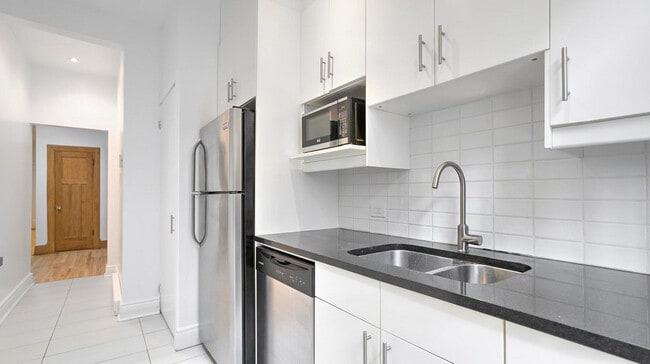 Building Photo - 4278 Rue Sherbrooke