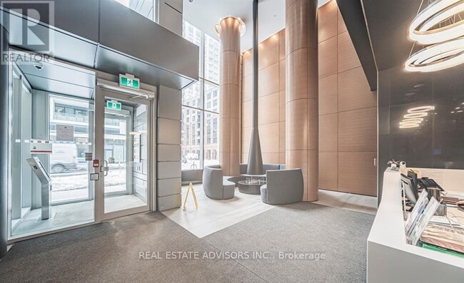 Building Photo - 68 Shuter St