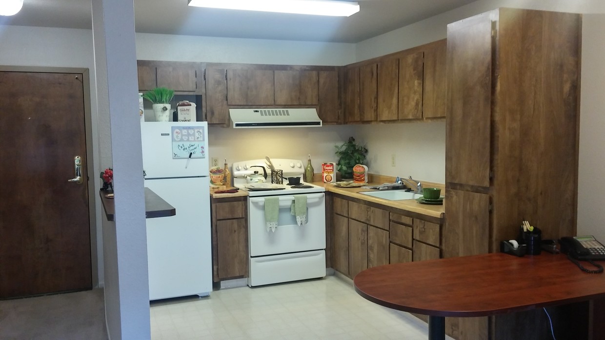 Primary Photo - 333 W Kern St