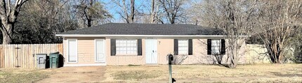 Building Photo - 3716 Bluff Wood Dr