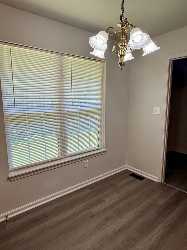 Foto del edificio - 810-812 N. Mebane St