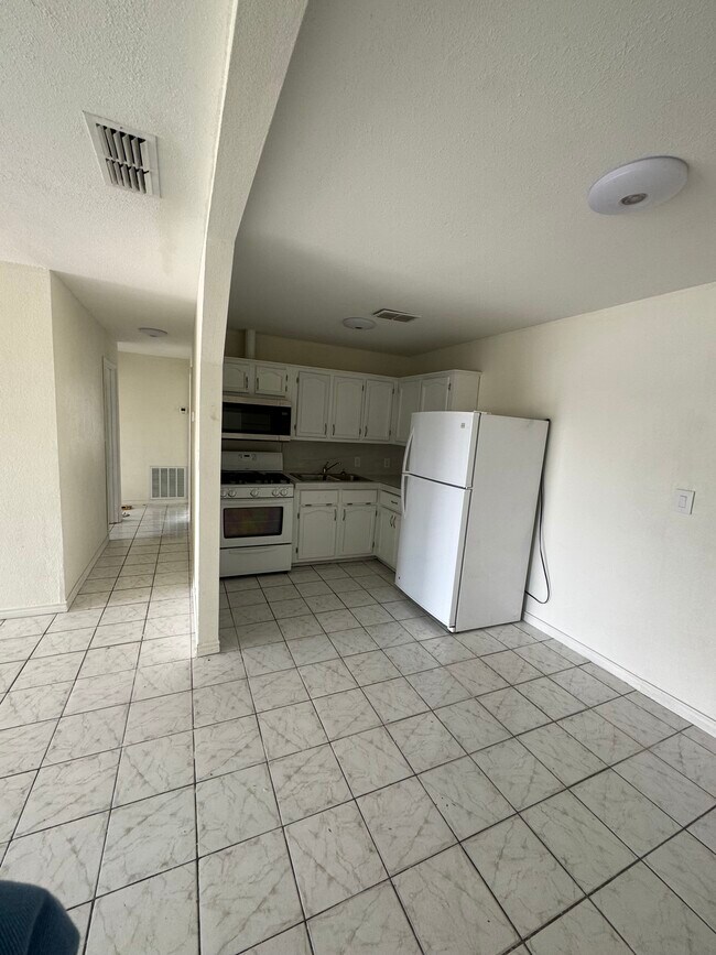 Building Photo - 35 San Martin Dr